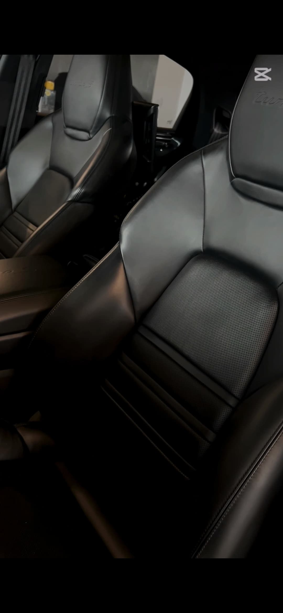 Porsche Cayenne Turbo S seat detail