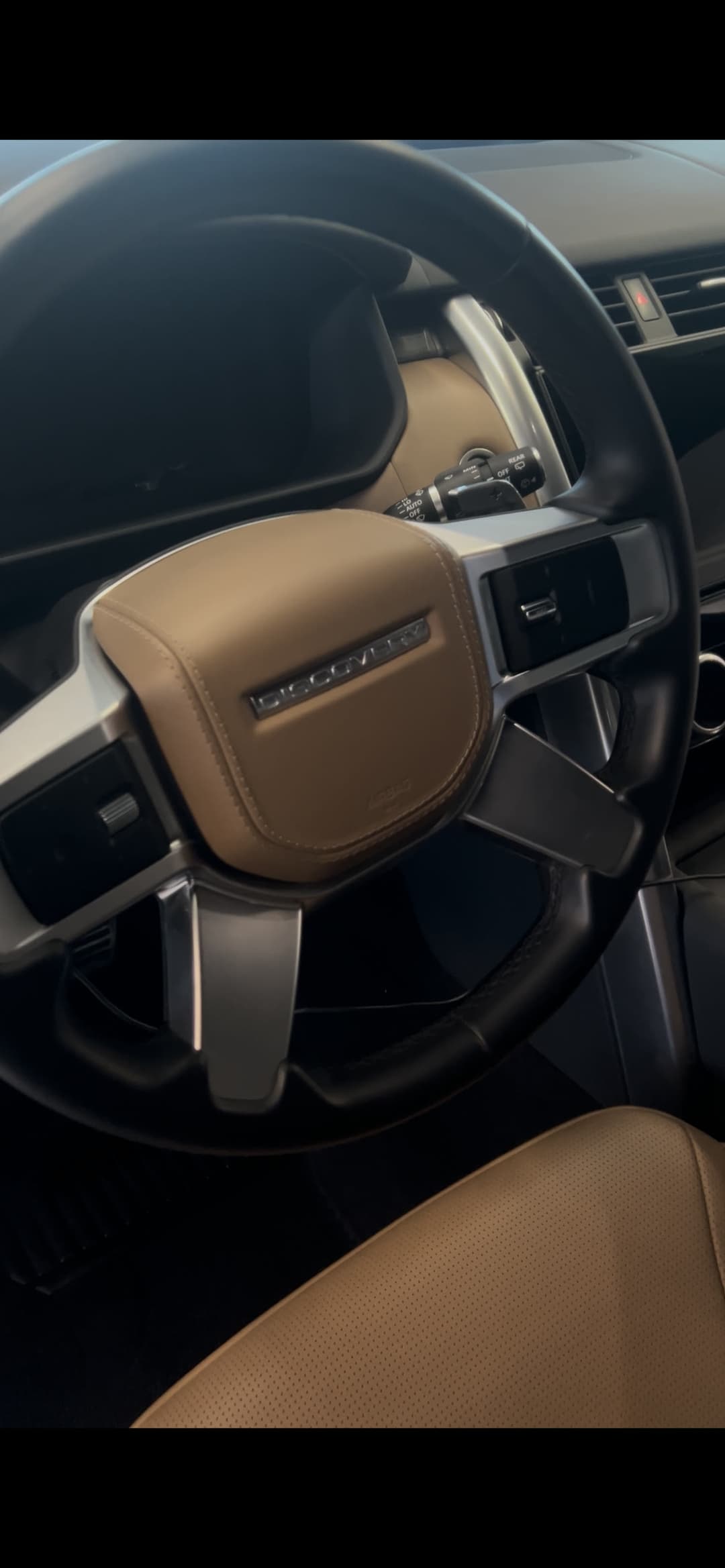 Range Rover Discovery steering wheel detail